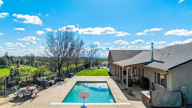 2494 Ross Dr, Valley Springs, CA 95252