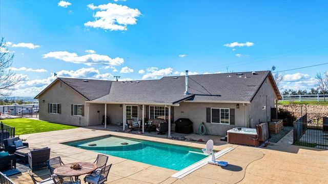 2494 Ross Dr, Valley Springs, CA 95252