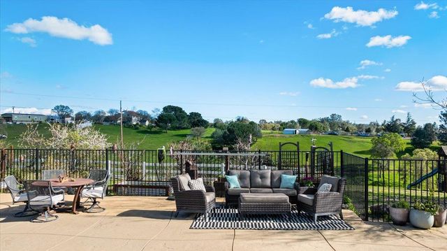 2494 Ross Dr, Valley Springs, CA 95252