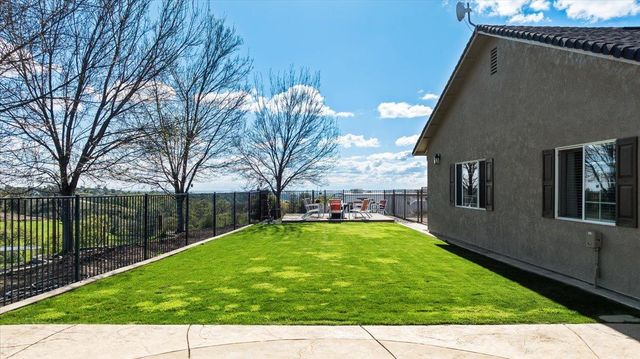 2494 Ross Dr, Valley Springs, CA 95252