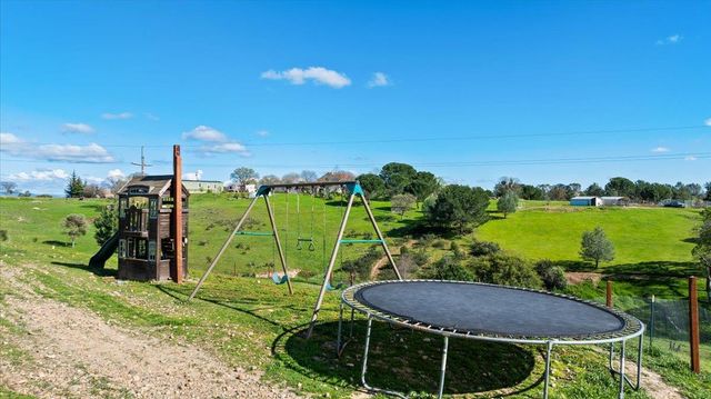 2494 Ross Dr, Valley Springs, CA 95252