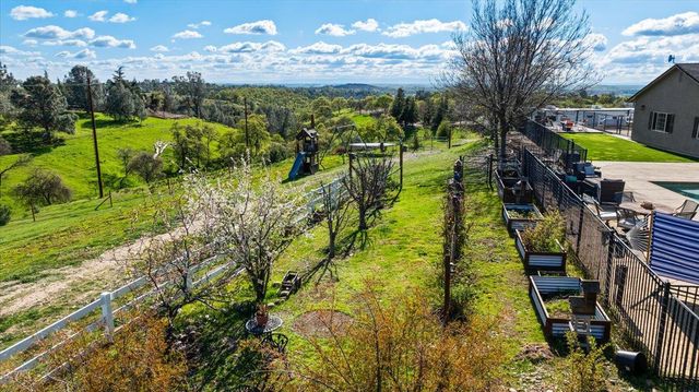 2494 Ross Dr, Valley Springs, CA 95252