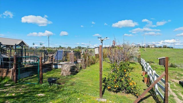 2494 Ross Dr, Valley Springs, CA 95252