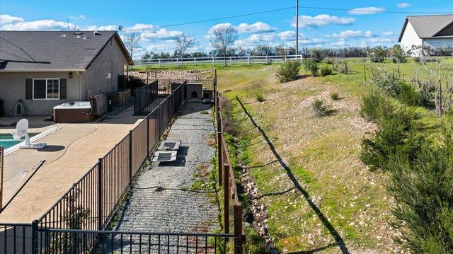 2494 Ross Dr, Valley Springs, CA 95252