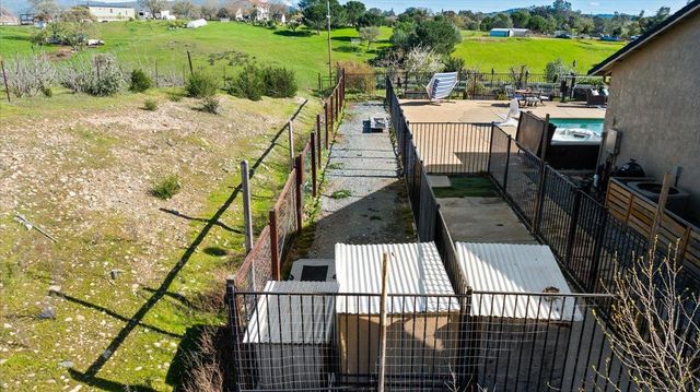 2494 Ross Dr, Valley Springs, CA 95252