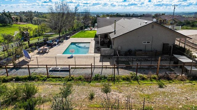 2494 Ross Dr, Valley Springs, CA 95252