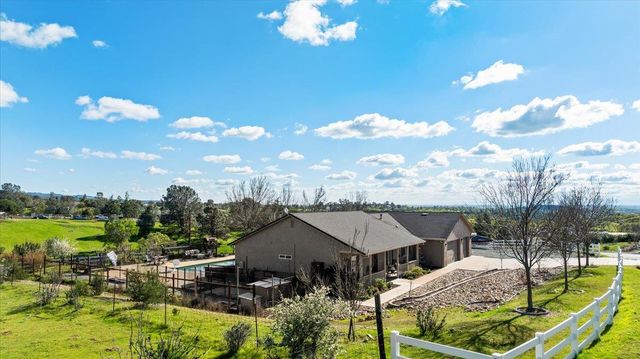 2494 Ross Dr, Valley Springs, CA 95252