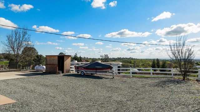 2494 Ross Dr, Valley Springs, CA 95252