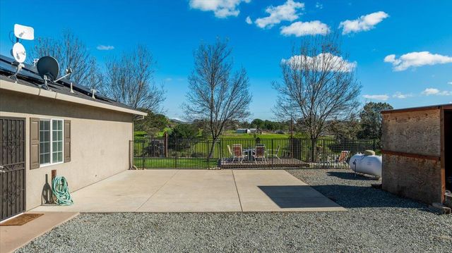 2494 Ross Dr, Valley Springs, CA 95252