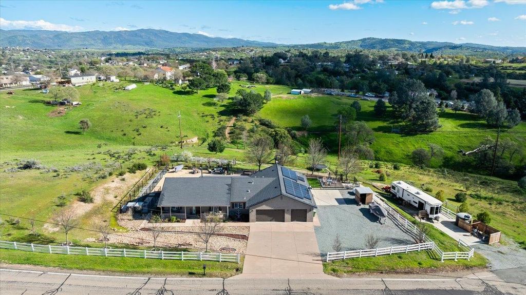 2494 Ross Dr, Valley Springs, CA 95252