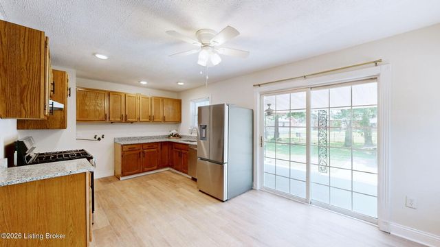 716 Glengarry Dr, Louisville, KY 40118