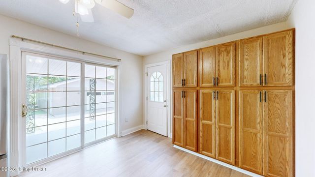 716 Glengarry Dr, Louisville, KY 40118