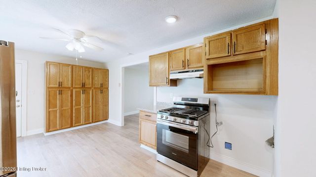 716 Glengarry Dr, Louisville, KY 40118