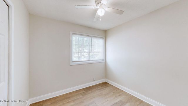 716 Glengarry Dr, Louisville, KY 40118