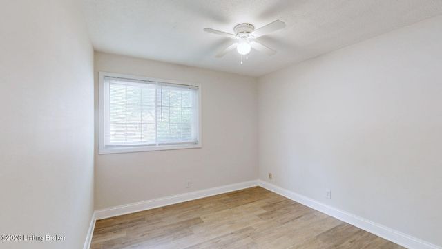 716 Glengarry Dr, Louisville, KY 40118