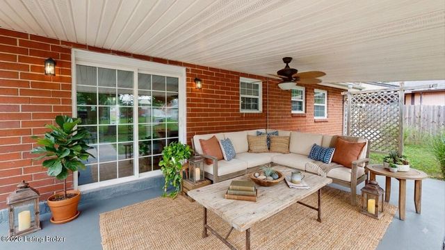 716 Glengarry Dr, Louisville, KY 40118