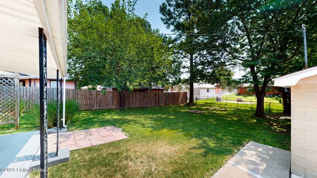 716 Glengarry Dr, Louisville, KY 40118
