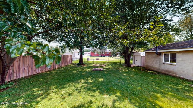 716 Glengarry Dr, Louisville, KY 40118