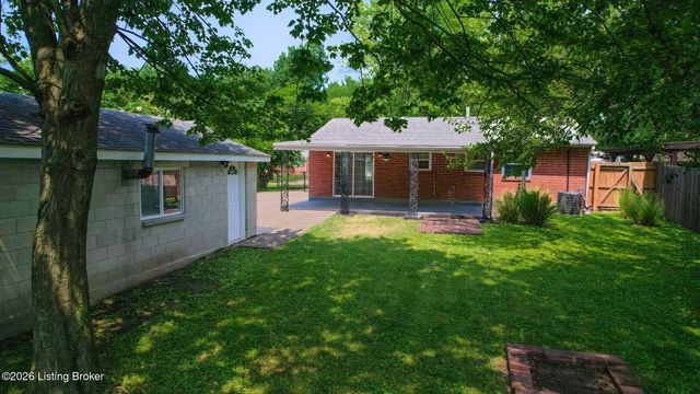 716 Glengarry Dr, Louisville, KY 40118