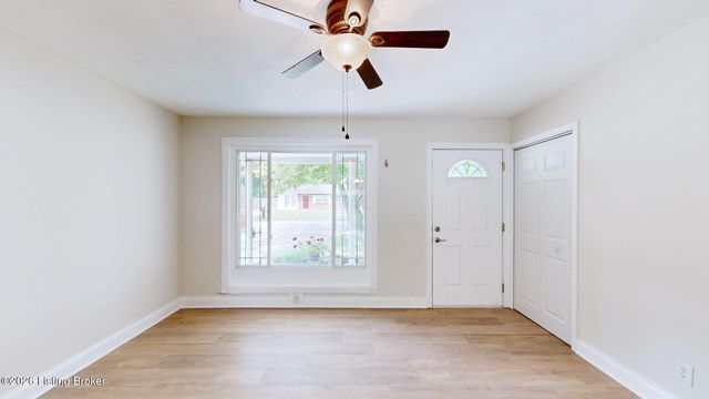 716 Glengarry Dr, Louisville, KY 40118