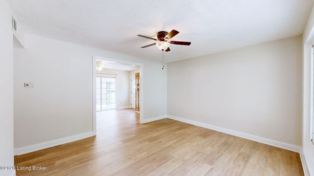 716 Glengarry Dr, Louisville, KY 40118
