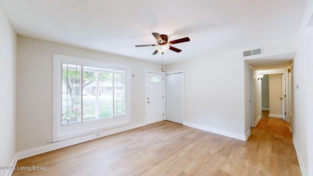 716 Glengarry Dr, Louisville, KY 40118