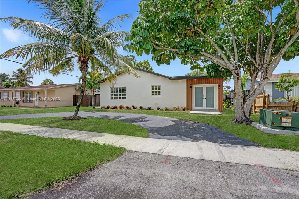 6220 NW 12th Ct, Sunrise, FL 33313