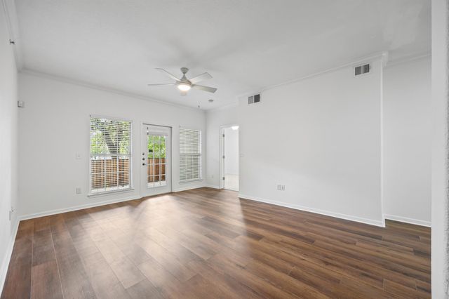 6810 Deatonhill DR 2101, Austin, TX 78745