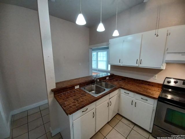 124 W MISTLETOE AVE, San Antonio, TX 78212