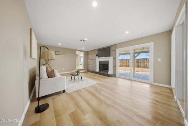 2232 W Avenue M4, Palmdale, CA 93551