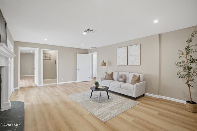 2232 W Avenue M4, Palmdale, CA 93551