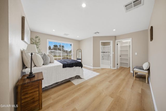 2232 W Avenue M4, Palmdale, CA 93551