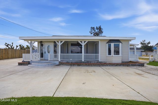 2232 W Avenue M4, Palmdale, CA 93551