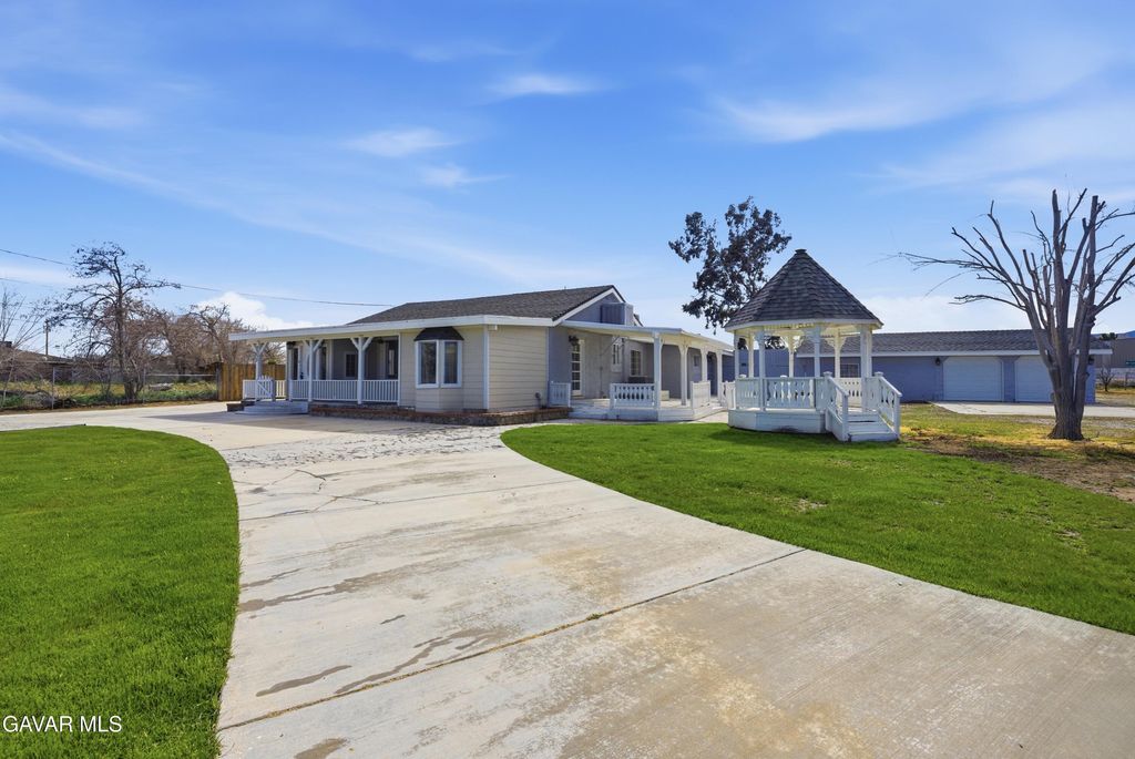 2232 W Avenue M4, Palmdale, CA 93551