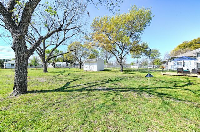 318 Hillcrest Avenue, Richardson, TX 75081