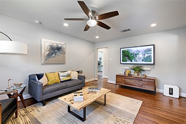 318 Hillcrest Avenue, Richardson, TX 75081