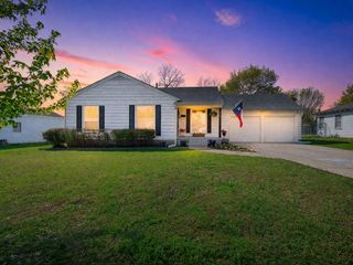 318 Hillcrest Avenue, Richardson, TX 75081