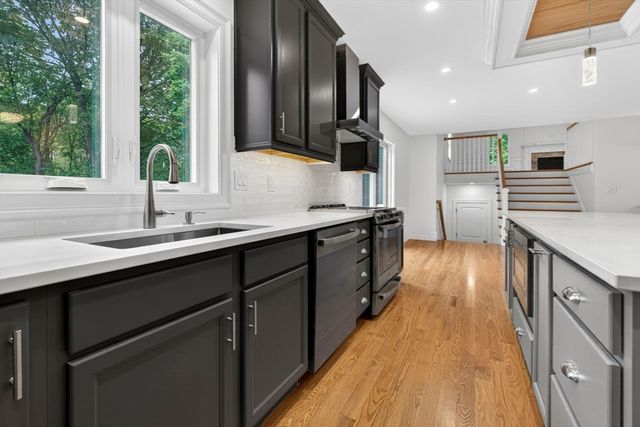 16 Skyline Dr, Billerica, MA 01821