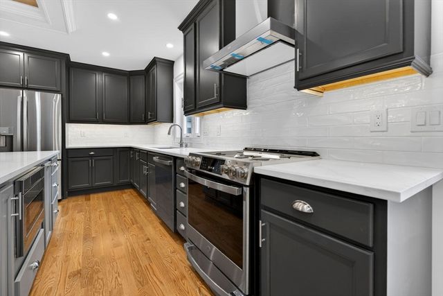 16 Skyline Dr, Billerica, MA 01821