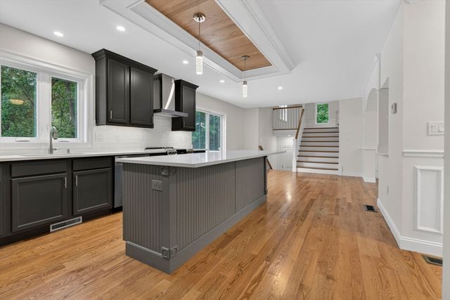 16 Skyline Dr, Billerica, MA 01821