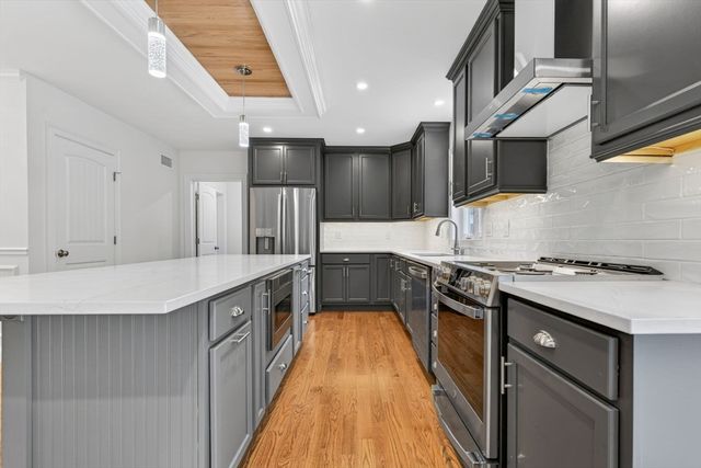 16 Skyline Dr, Billerica, MA 01821