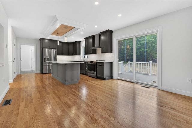 16 Skyline Dr, Billerica, MA 01821