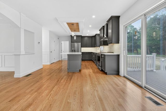 16 Skyline Dr, Billerica, MA 01821