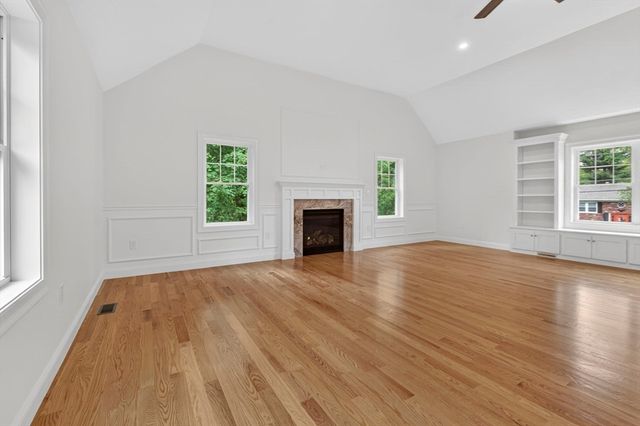 16 Skyline Dr, Billerica, MA 01821