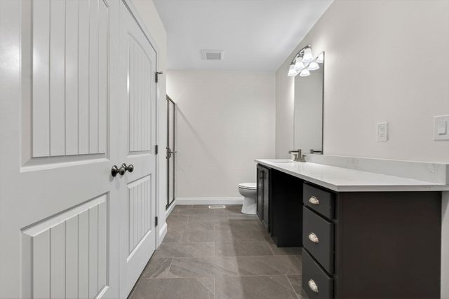 16 Skyline Dr, Billerica, MA 01821