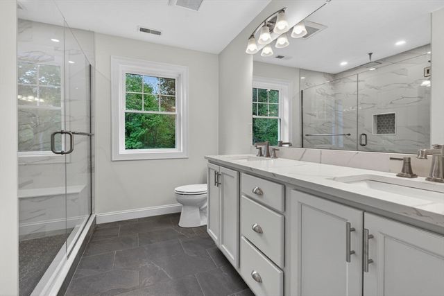 16 Skyline Dr, Billerica, MA 01821