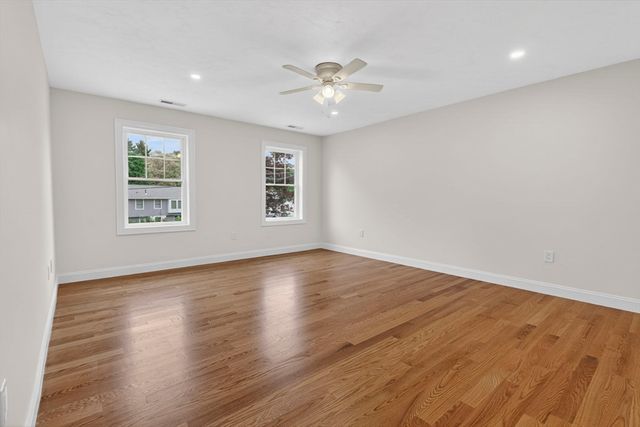 16 Skyline Dr, Billerica, MA 01821
