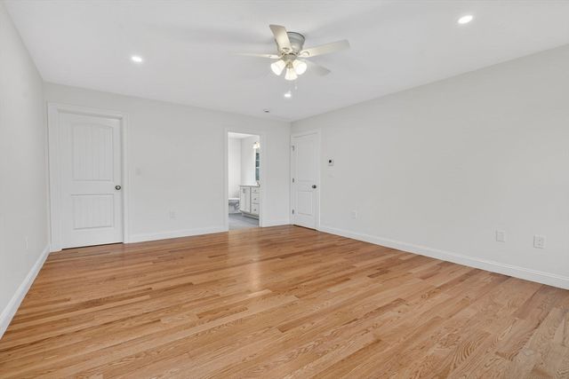 16 Skyline Dr, Billerica, MA 01821