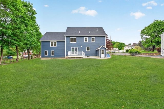 16 Skyline Dr, Billerica, MA 01821