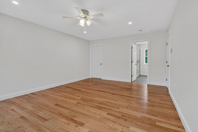 16 Skyline Dr, Billerica, MA 01821
